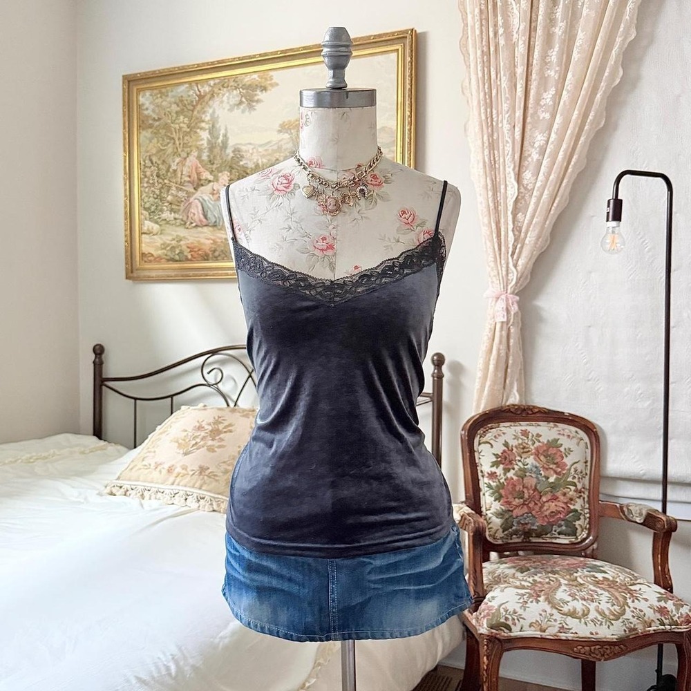 Y2K Cerie grayish blue velvet lace trim camisole going out top size large